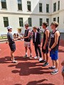 Rosťa Jirák - předává pohár pro vítěze Kubátovým Kočičkám Rosťa Jirák - předává pohár pro vítěze Kubátovým Kočičkám
